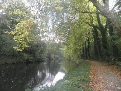 le canal de Nantes a brest se trouve a seulement 25 mn du gite en bretagne