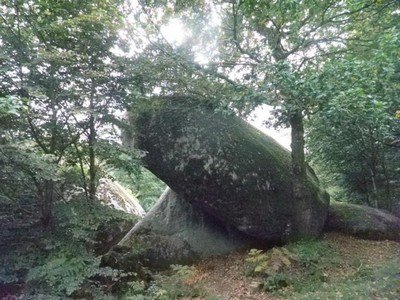 promenade en foret d'huelgoat dans le finistere 29 pres de la location 29