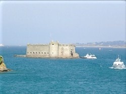 chateau du taureau en baie de
morlaix  30 min du gite de Bretagne