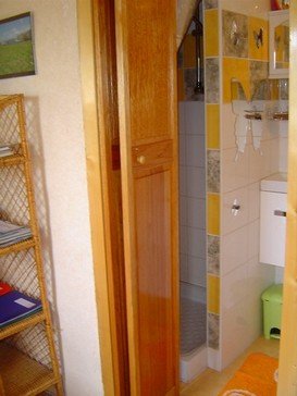 petite salle d'eau du gite finistere Ty Bihan Baradoz