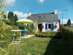 Petit gite Bretagne 2 personnes donnant sur un petit jardin clos et se trouve  proximit du bourg de scrignac