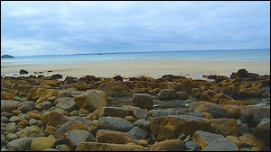 plage avec sable fin en bretagne